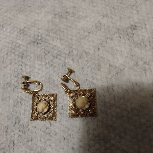 VINTAGE UNIQUE PAIR OF CLIP ON EARRINGS.